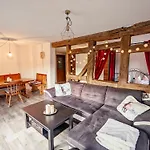 Urlaubsmagie - Moosgrund - Balkon, Sauna & Saisonaler Pool Sebnitz