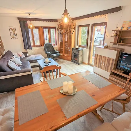 Urlaubsmagie - Moosgrund - Balkon, Sauna & Saisonaler Pool Sebnitz