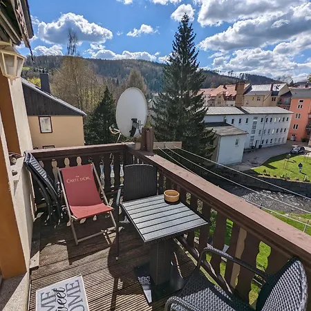 Appartamento Urlaubsmagie - Moosgrund - Balkon, Sauna & Saisonaler Pool Sebnitz